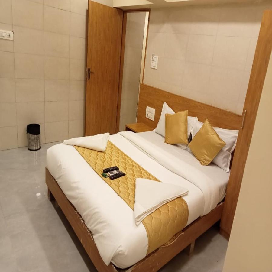 Hotel New Sarah Inn, Andheri West Bombay Eksteriør billede